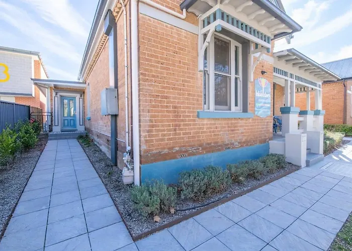 Blue Door Apartment 2 - Spacious Cbd Apartment